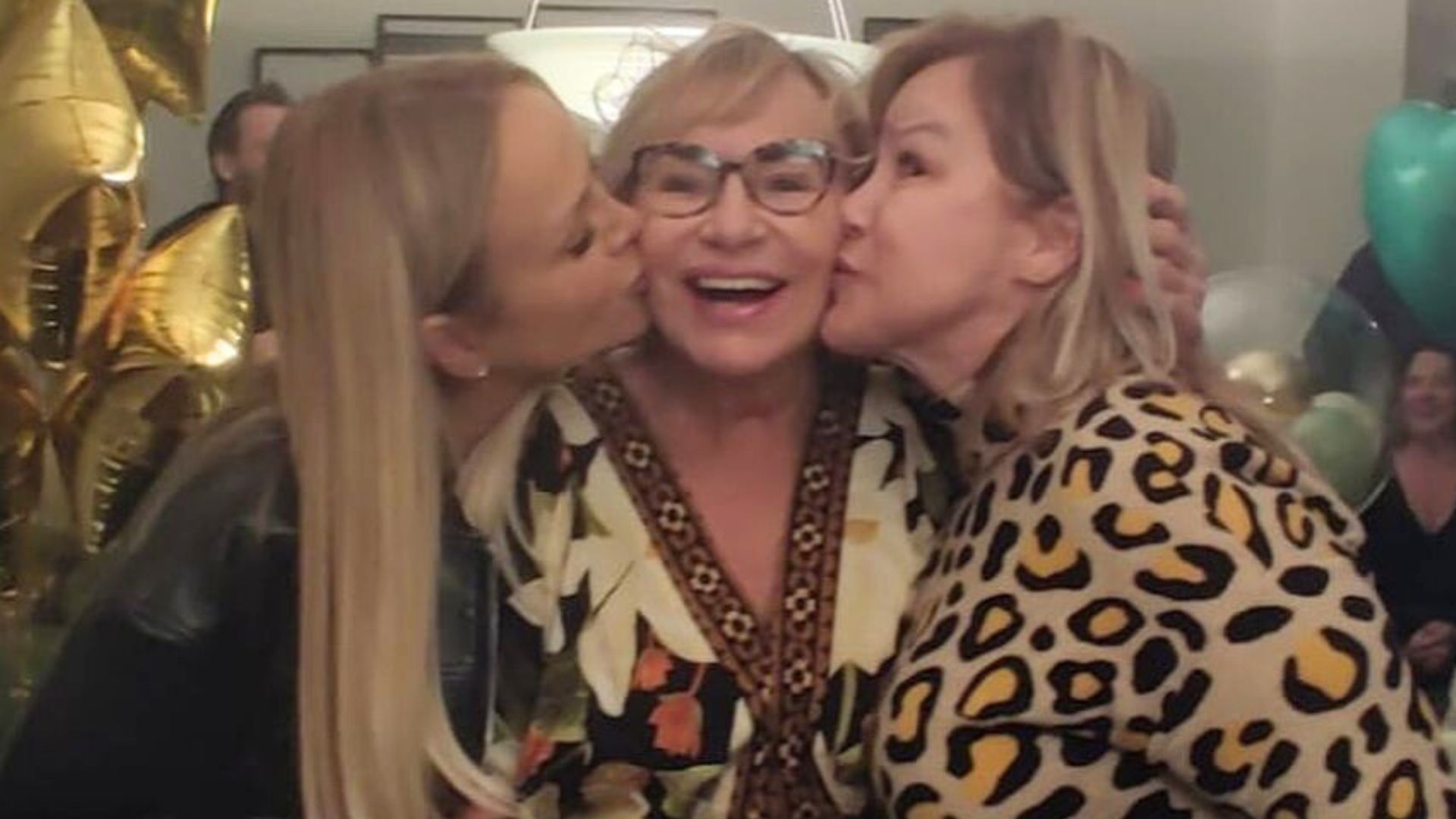 Mãe de Eliana celebra aniversário de 85 anos com festinha em família