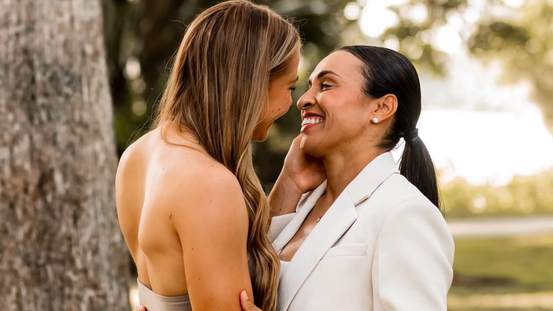 Marta Silva mostra cliques inéditos de seu noivado com Carrie Lawrence