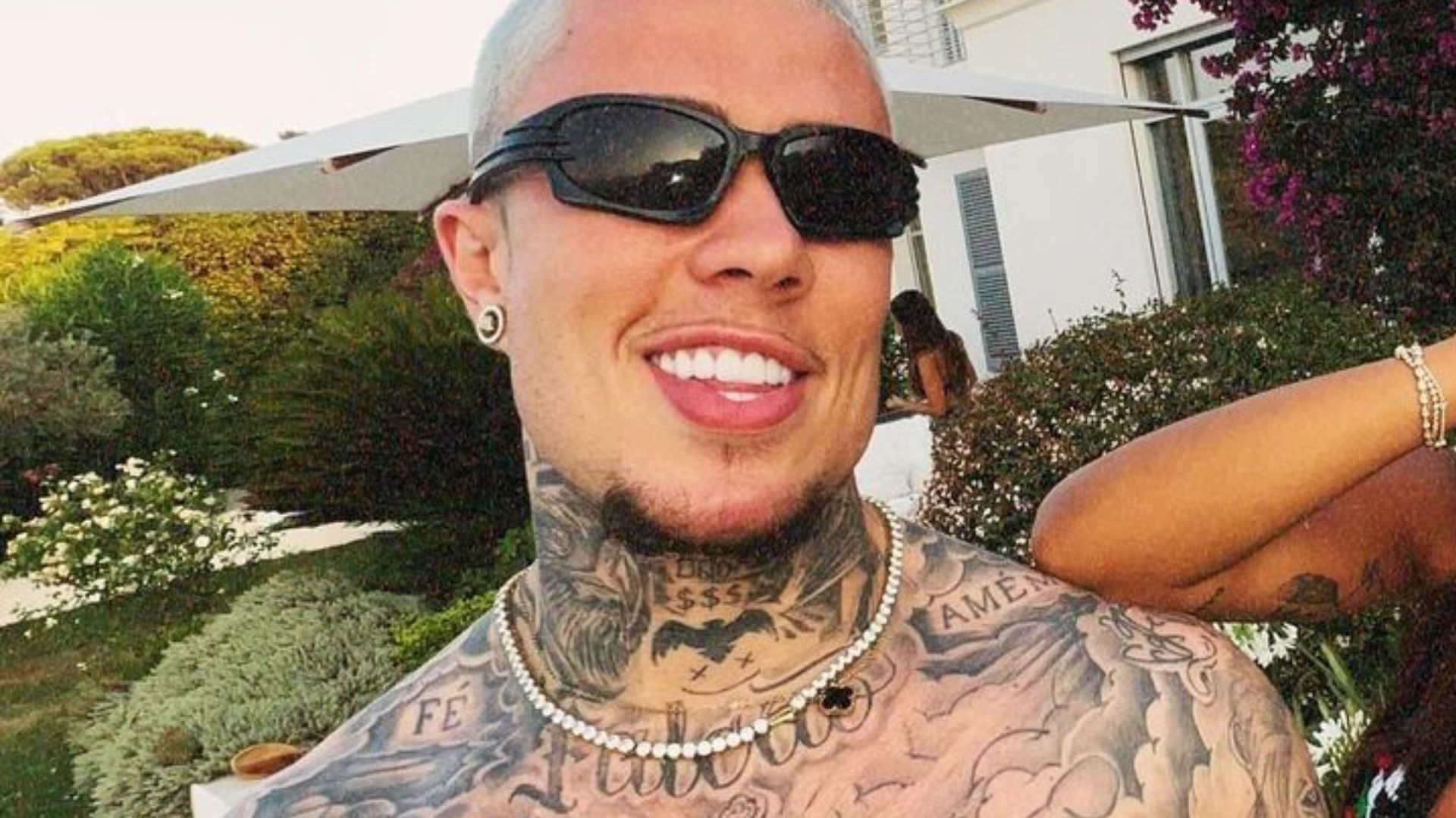 MC Daniel surge em clima de romance com influenciadora e se declara
