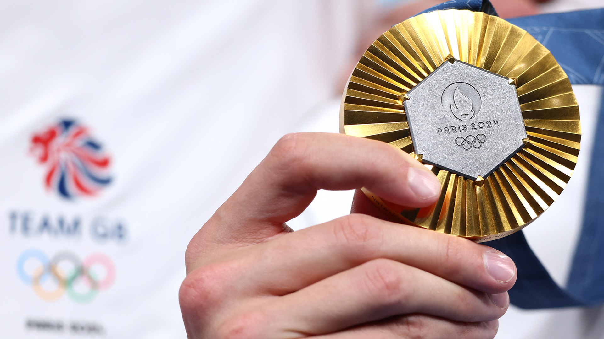 Vaca, vale-férias e mais: Medalhistas olímpicos ganham presentes inusitados