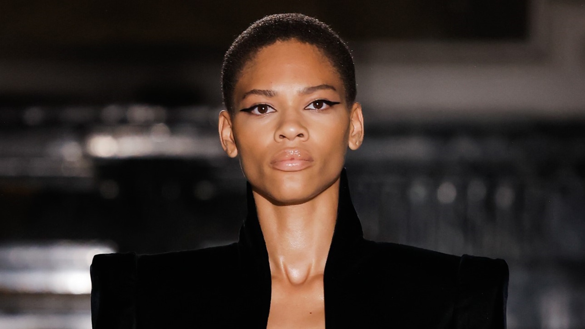 Zuhair Murad leva poder feminino e sua força da natureza à passarela