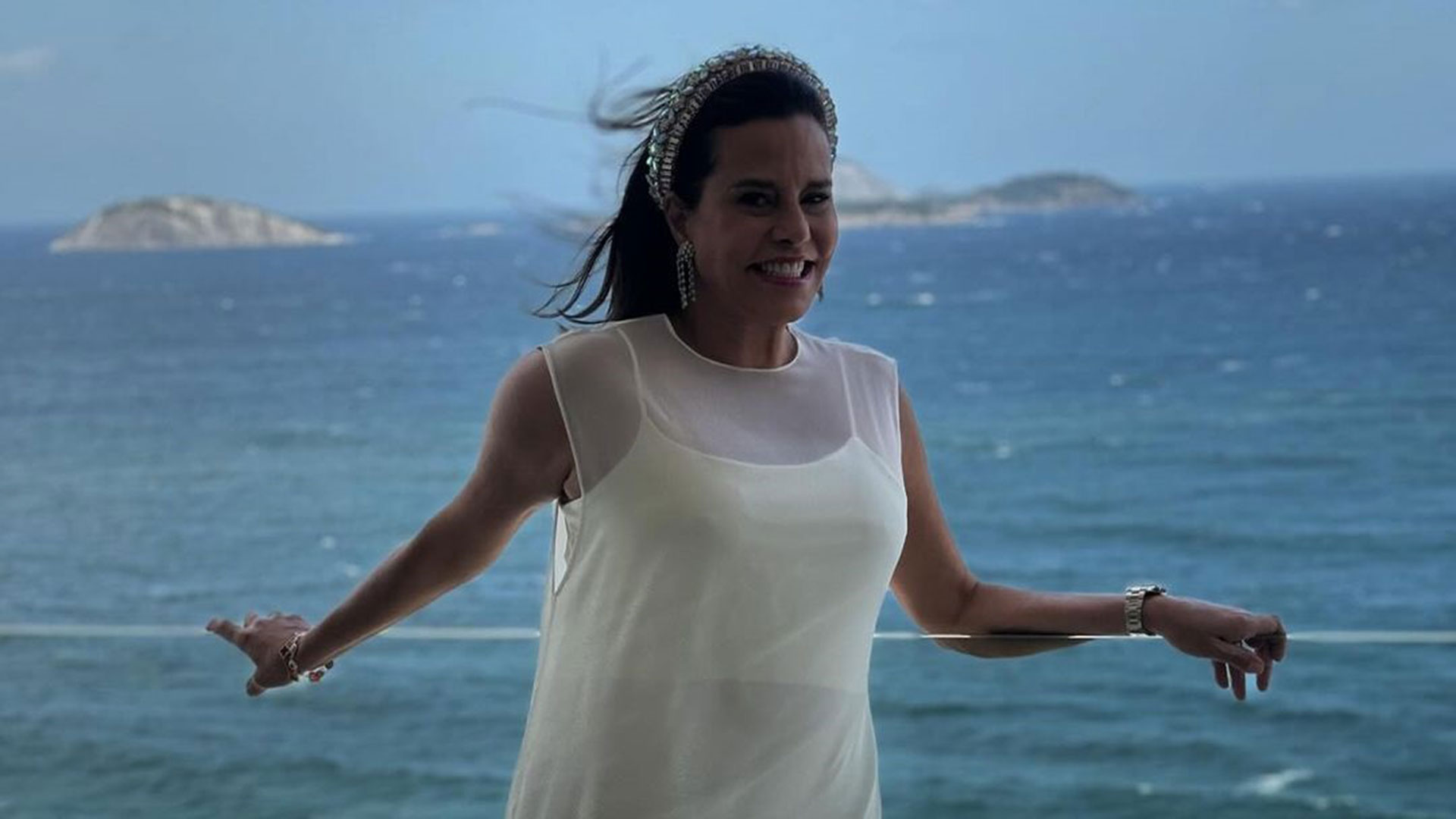 Narcisa Tamborindeguy tropeça e diverte a web: ‘Ai que tombo’