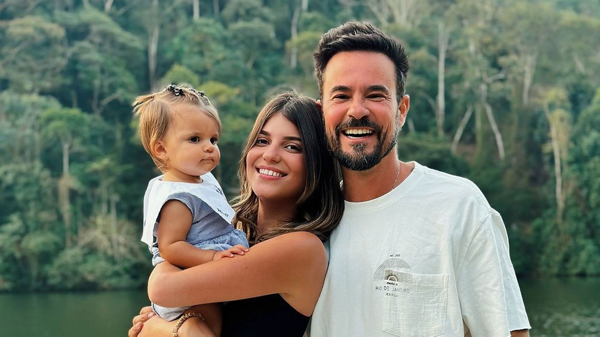 Paulo Vilhena e esposa celebram primeiro ano da filha de maneira simples