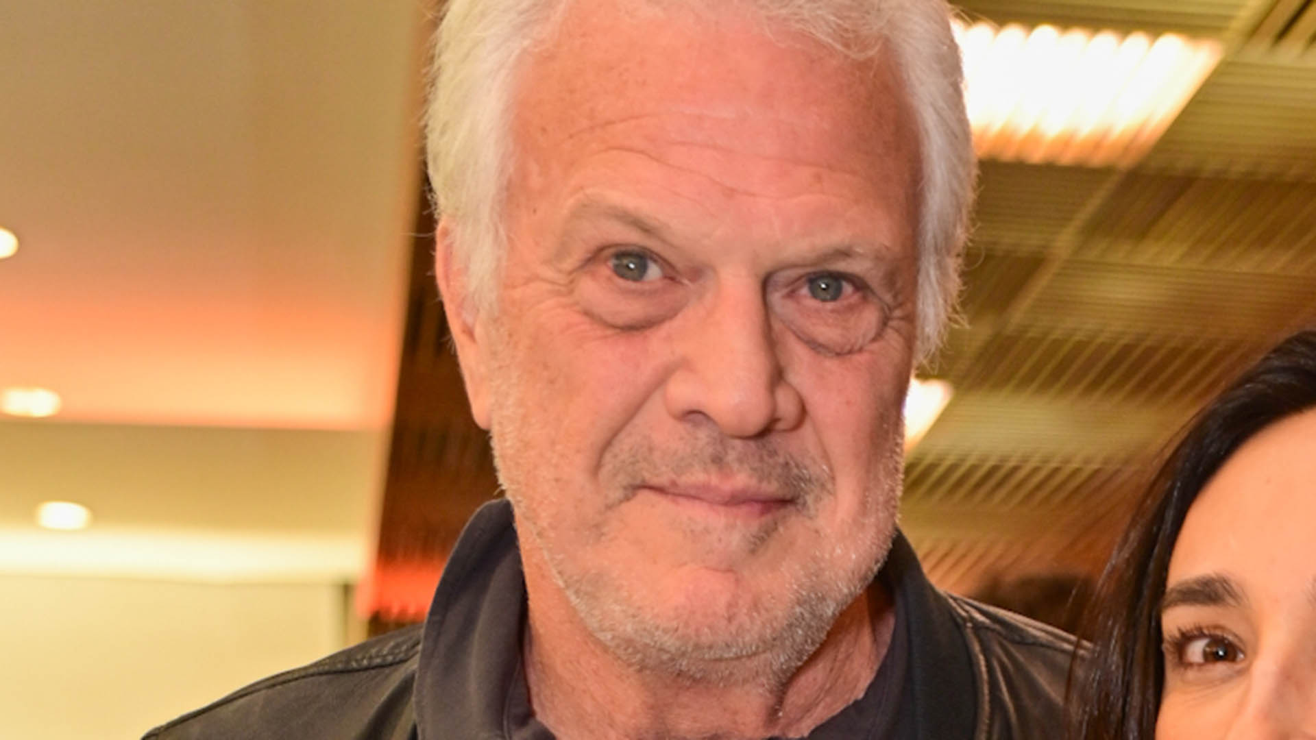 Pedro Bial faz rara aparição com a esposa em evento. Saiba quem é!