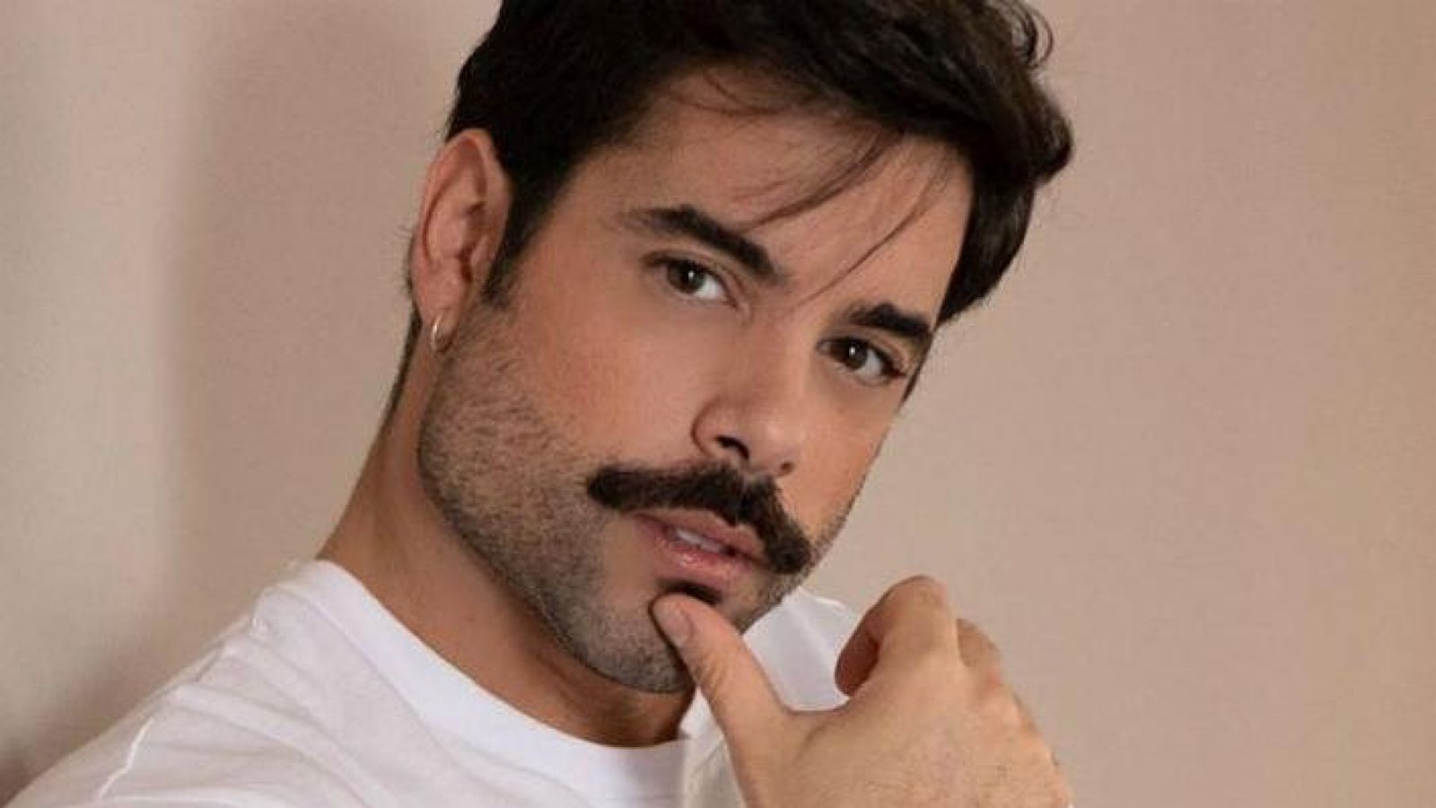 Pedro Carvalho se desafia com personagem nos palcos: ‘Suspense do início ao fim’