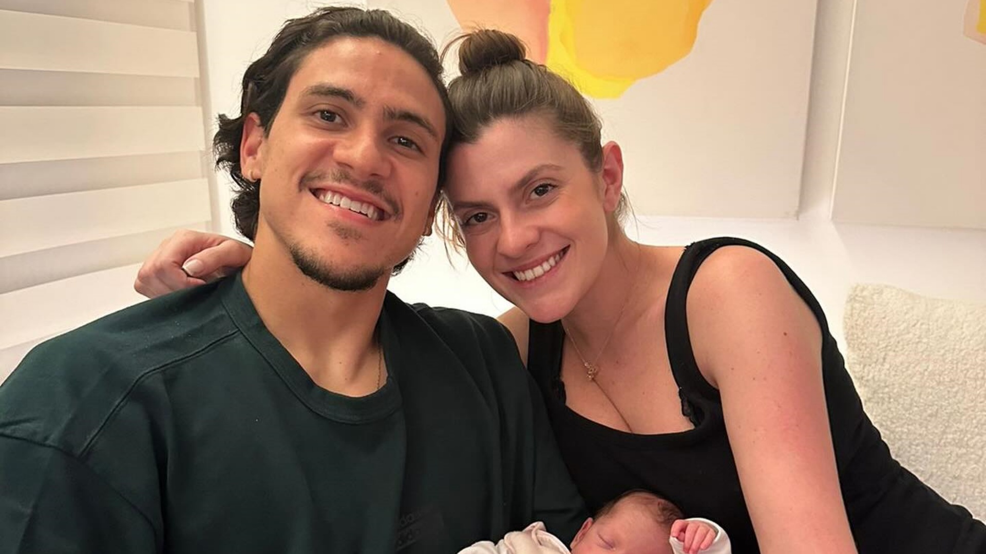 Pedro Guilherme, do Flamengo, exibe foto encantadora das filhas gêmeas