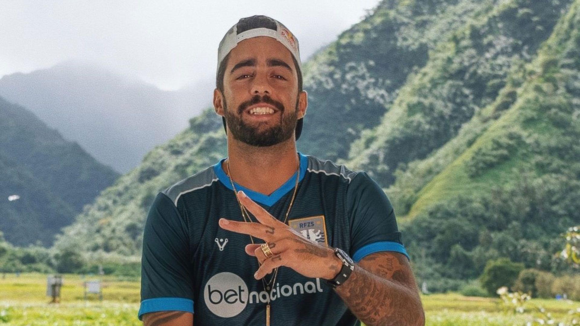 Pedro Scooby revela que enfrenta dificuldade nos momentos de intimidade