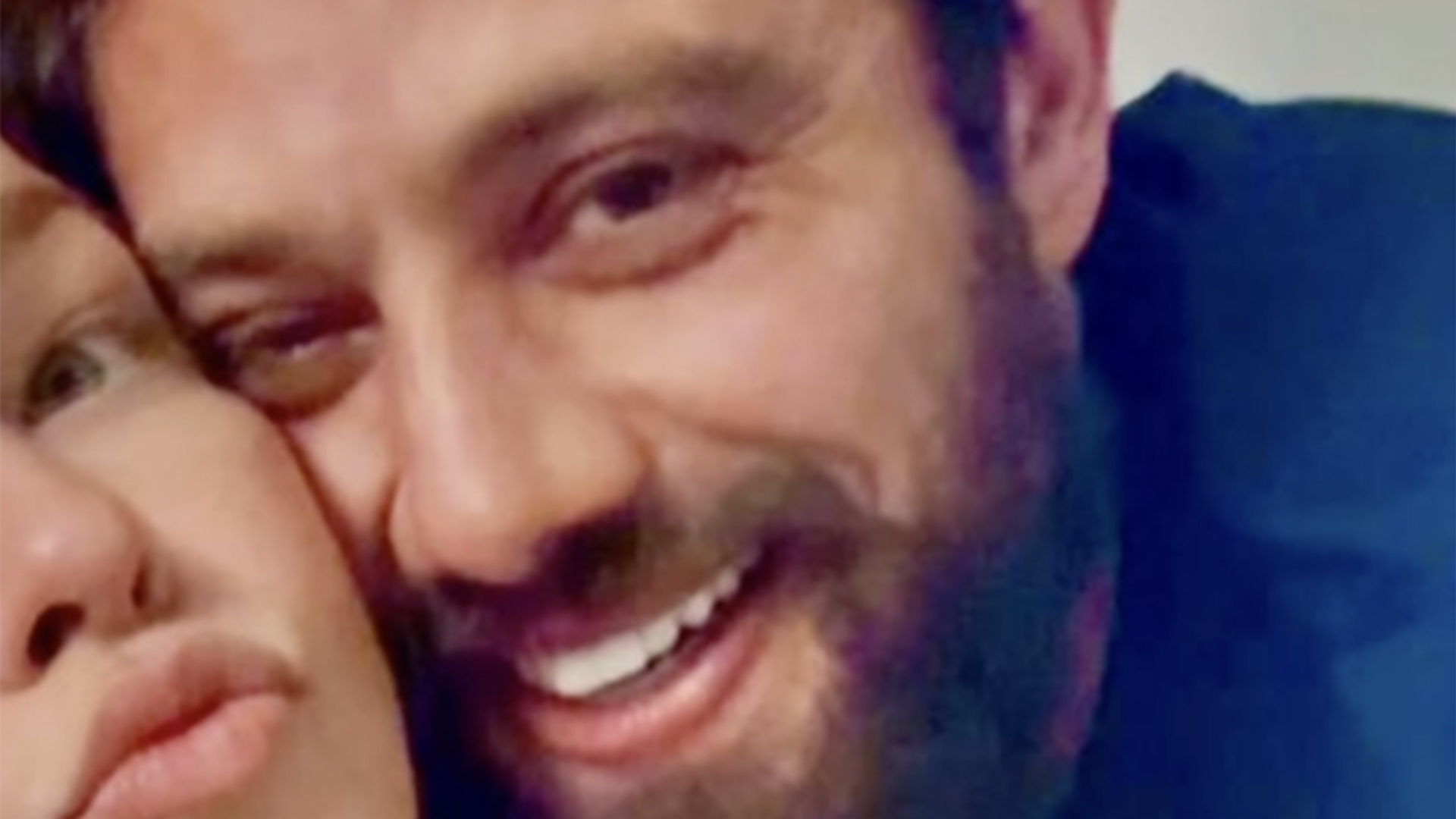 Rafael Cardoso exibe foto inédita com a atual namorada