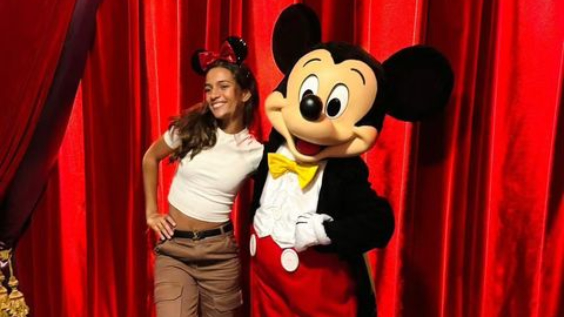 Após tensão com Comitê Olímpico Internacional, Rayssa Leal se diverte na Disney