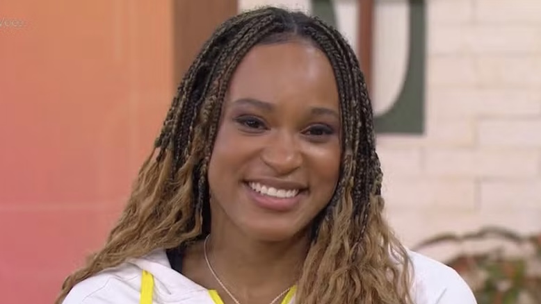 Medalhista olímpica, Rebeca Andrade se emociona e fala de seu legado