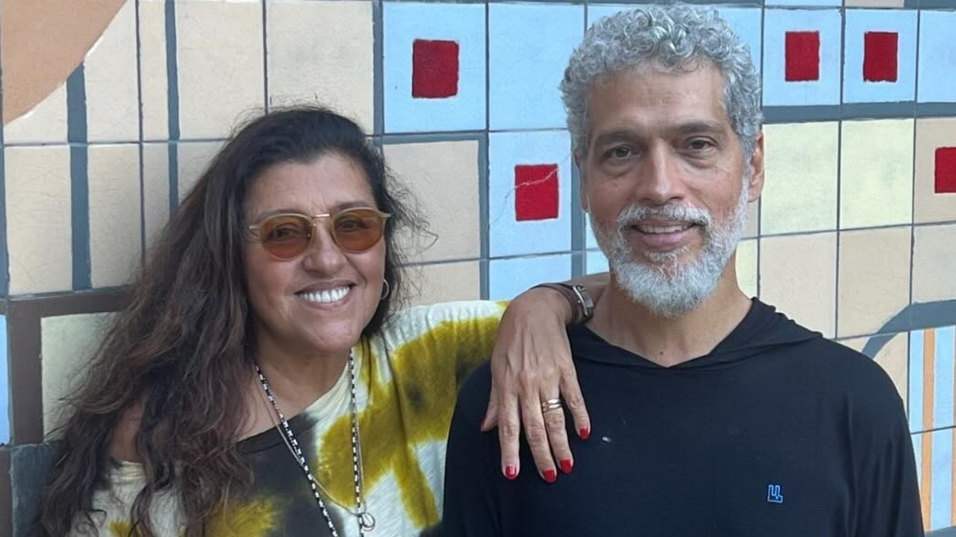 Regina Casé se declara no aniversário do marido: “Meu fogo e paixão”