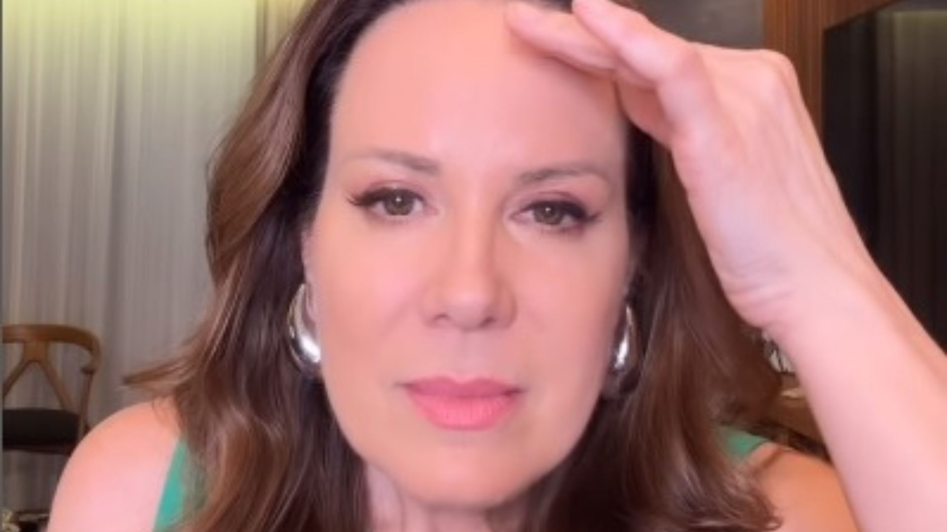Regina Volpato se choca com pergunta e rebate: ‘Precisa se tratar’