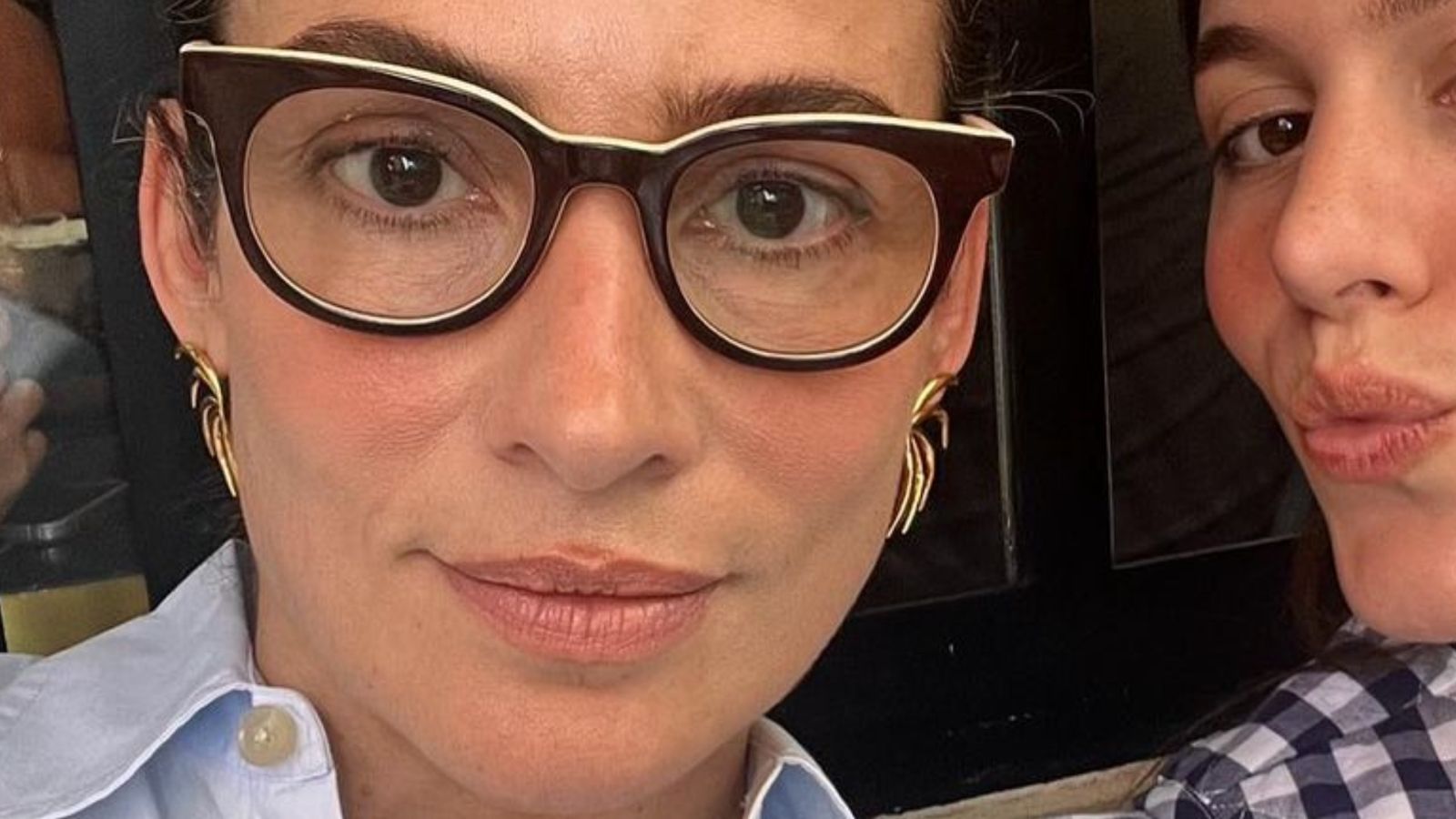 Renata Vasconcellos surpreende ao posar ao lado da sobrinha: ‘Que genética’