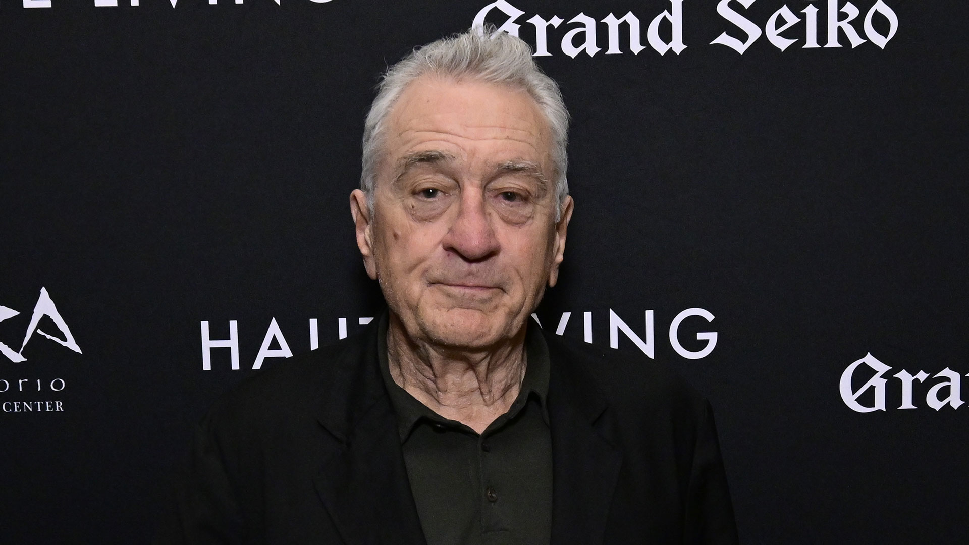Aos 81 anos, Robert De Niro dá mergulho de 11 metros e assusta a filha