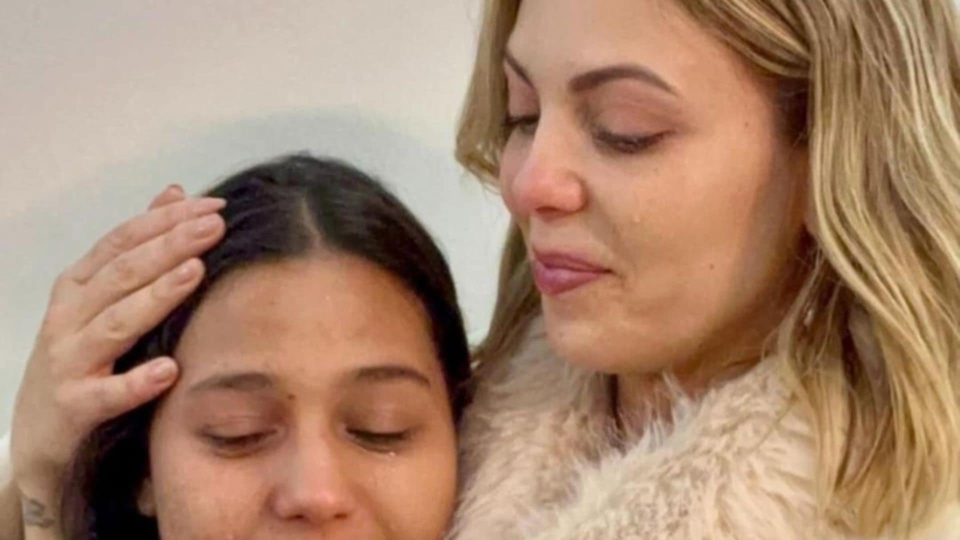 Sheila Mello se emociona e chora com atitude da afilhada: ‘Especial’