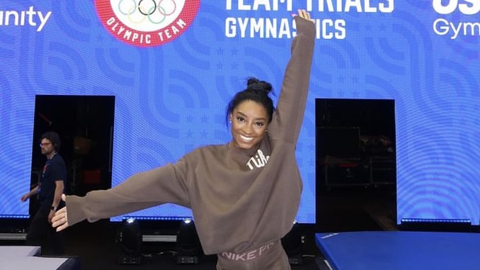 Simone Biles publica foto meditando durante final e destaca saúde mental