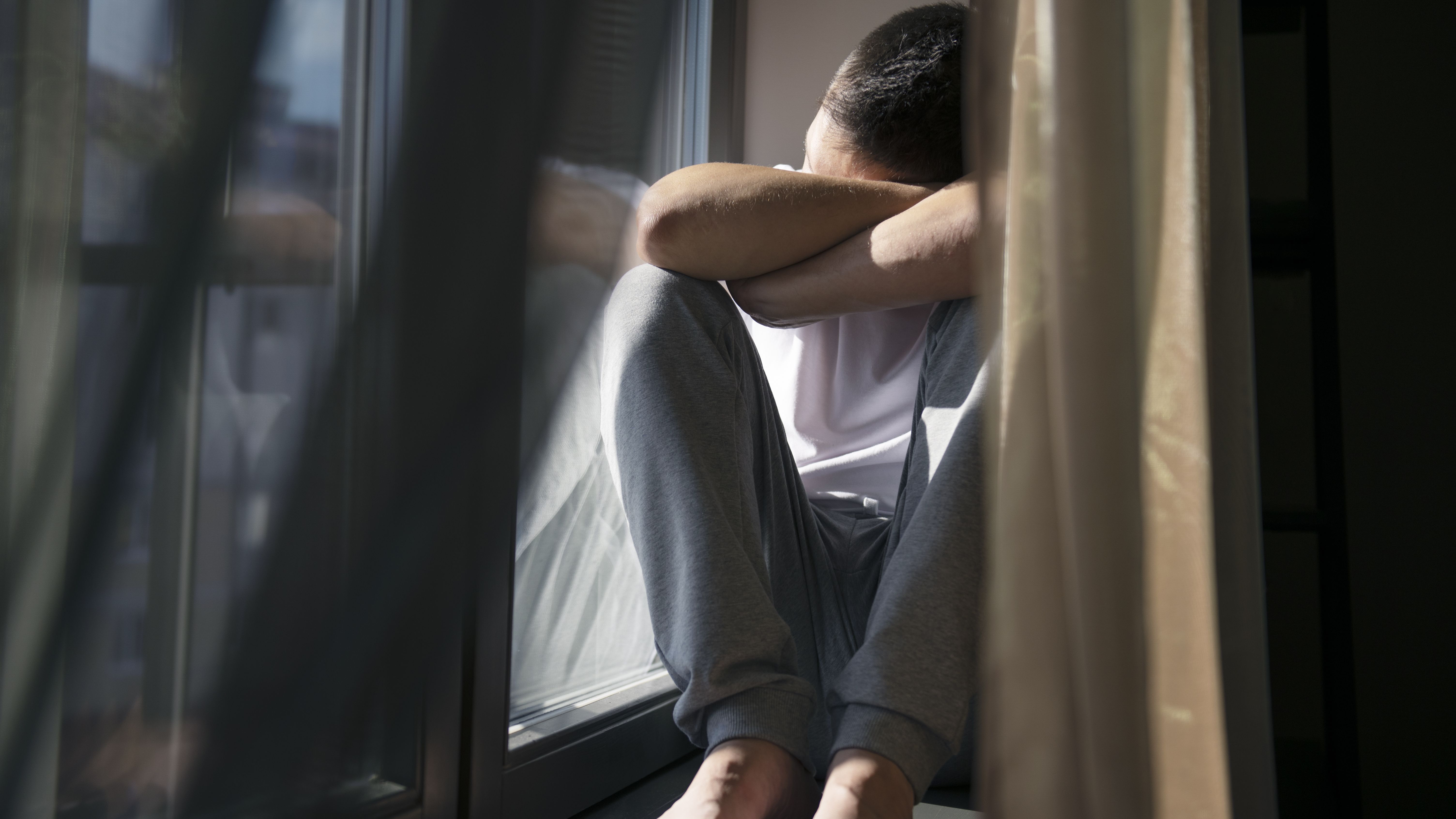 Tristeza causa câncer? Saiba se fatores emocionais podem contribuir para o surgimento da doença