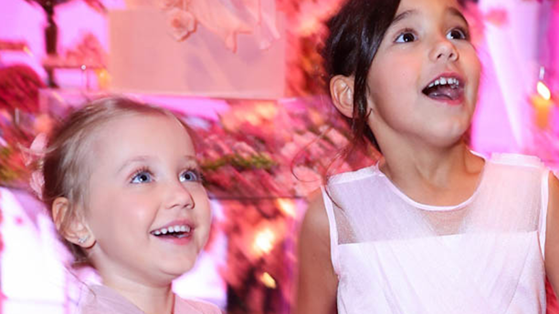 Irmãzinhas de Rafa Justus, Vicky e Manuella esbanjam fofura em festa luxuosa
