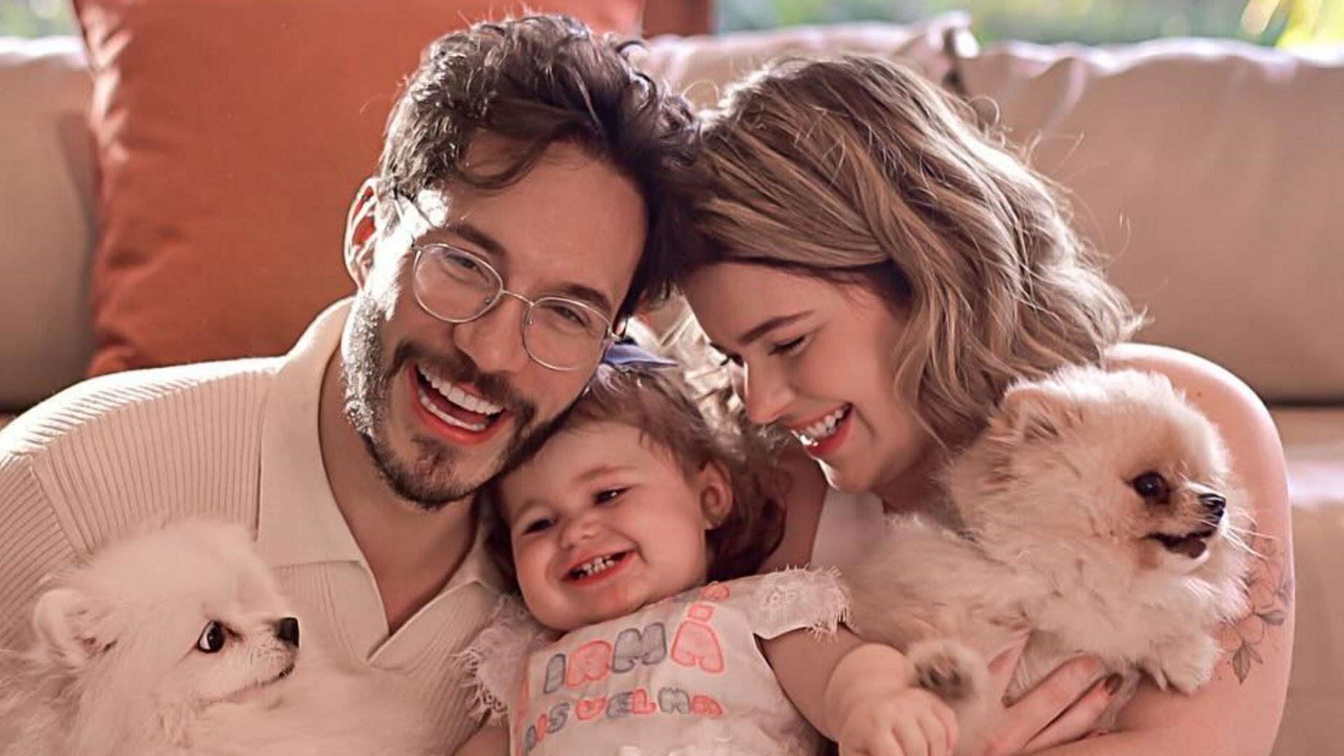 Com fotos em família, Viih Tube celebra 2 anos com Eliezer: “Tanto amor”