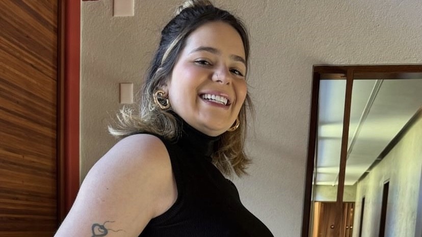 Viih Tube se impressiona com o tamanho da barriga em gravidez