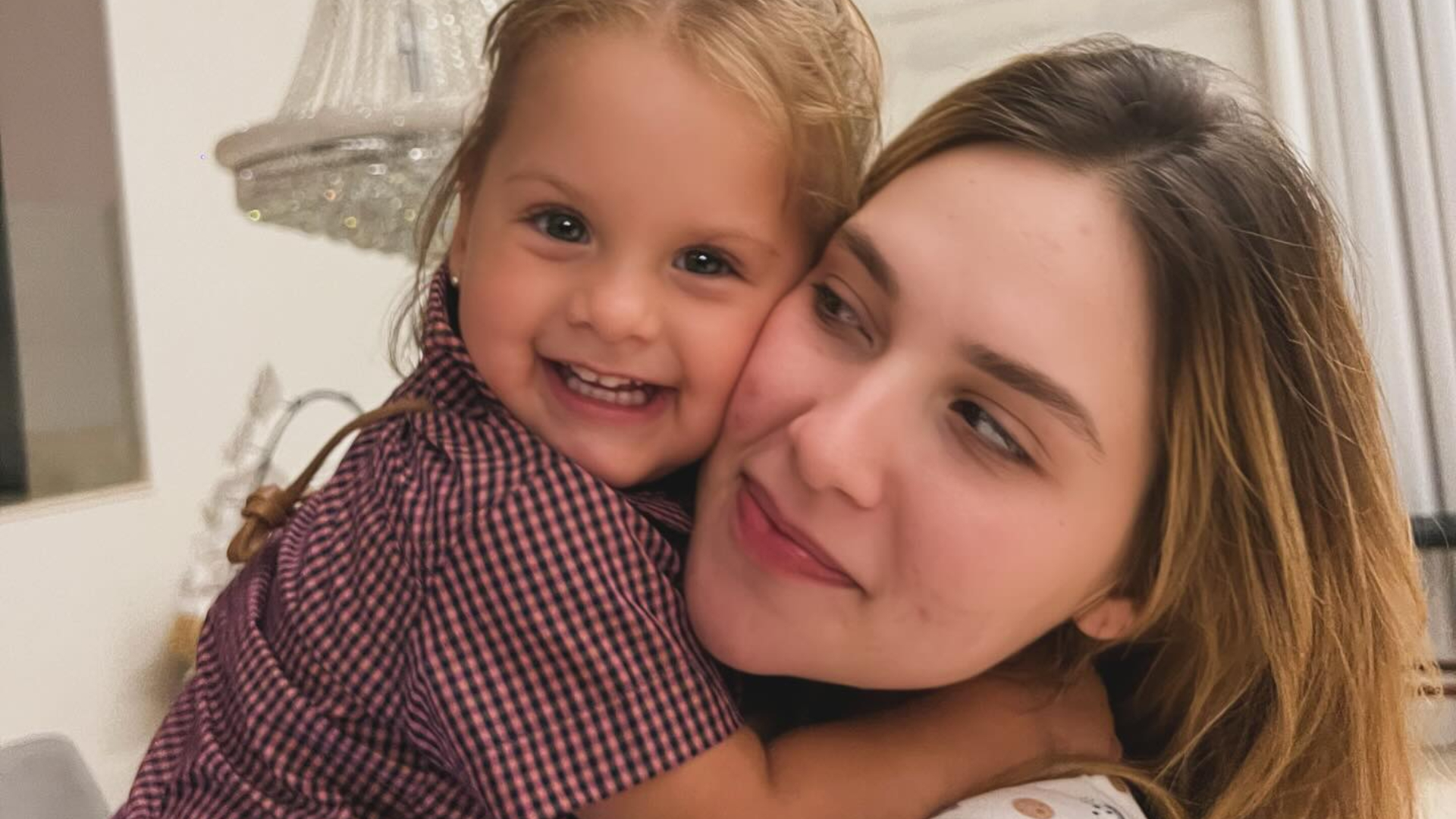 Virginia Fonseca avalia adaptação da filha mais nova na escola