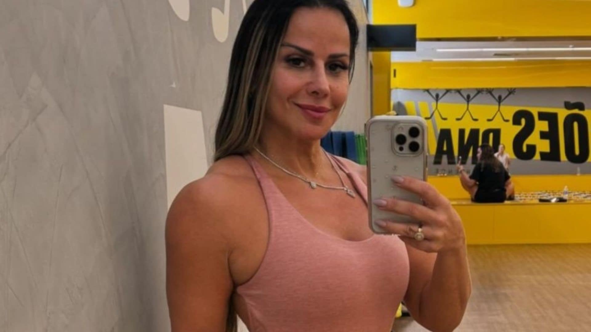Viviane Araújo exibe situação do corpo ao voltar ao treino após cirurgia