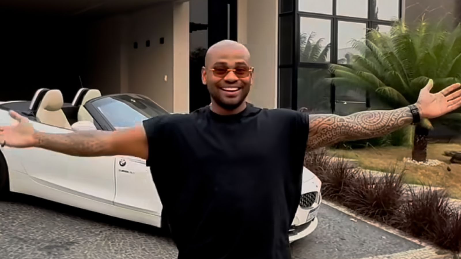 Cezar Black abre as portas da sua mansão e confessa sobre valor: ‘O BBB me proporcionou’