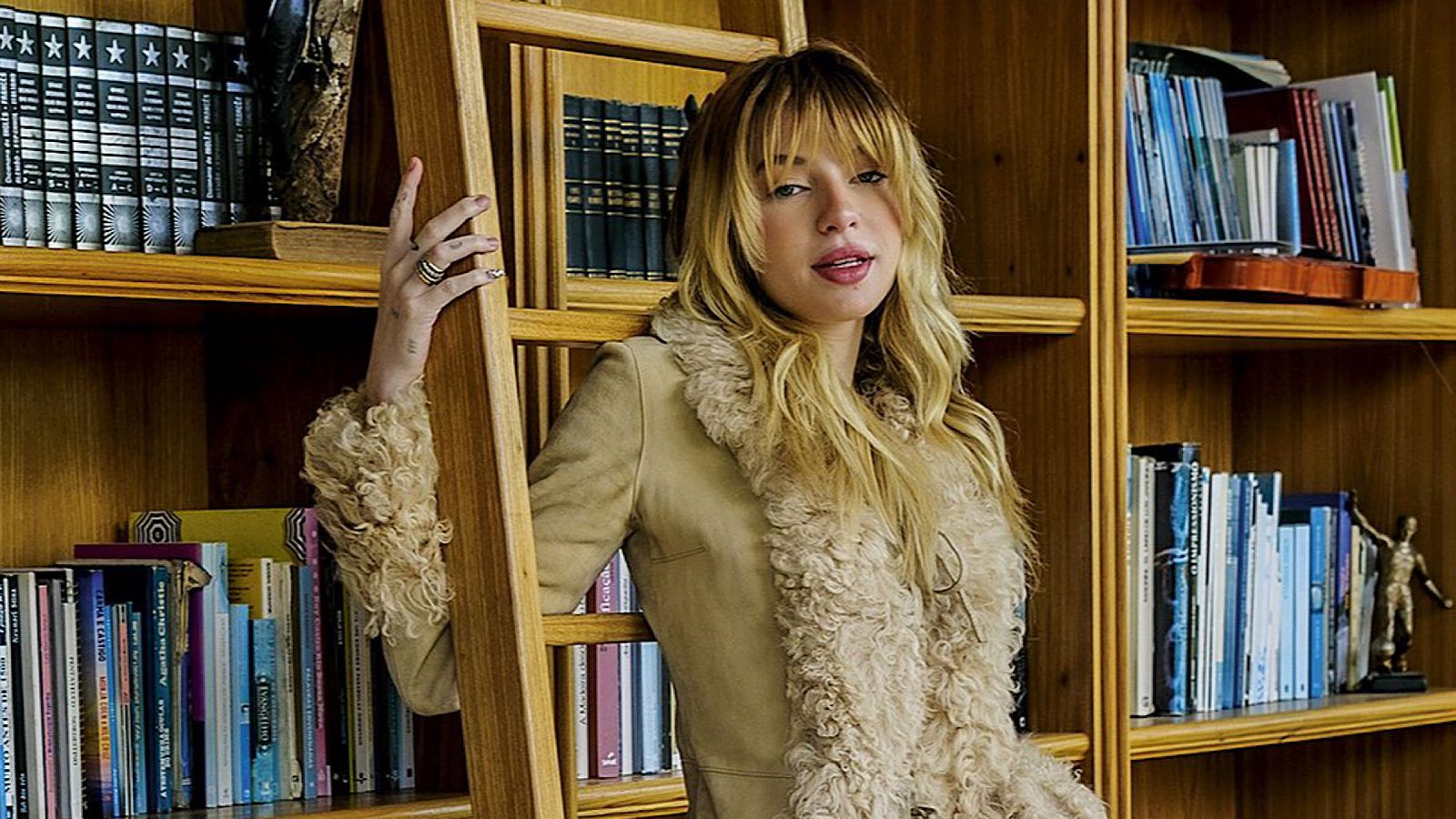 Fefe Schneider reforça paixão pela atuação: ‘Consigo viver várias vidas dentro da minha’