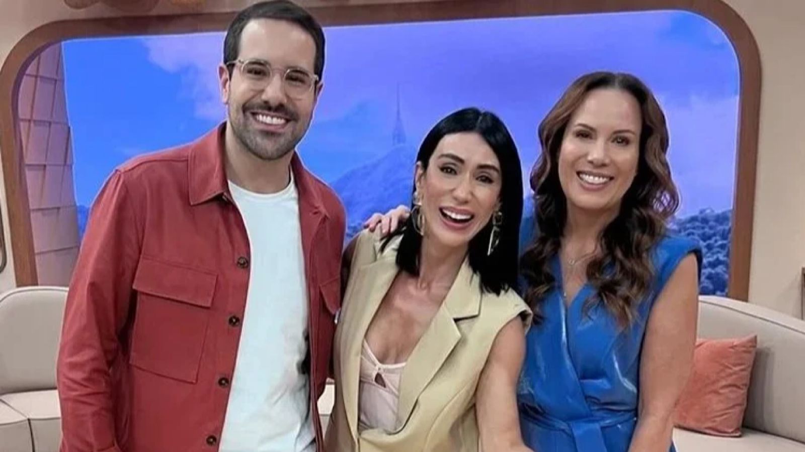 Chega Mais acerta o tom e cria identidade nas manhãs do SBT