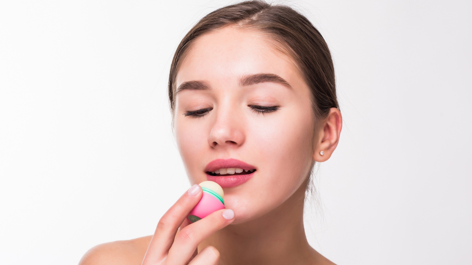 Especialista avalia febre do protetor labial e dá dicas de rotina: ‘Indispensáveis’