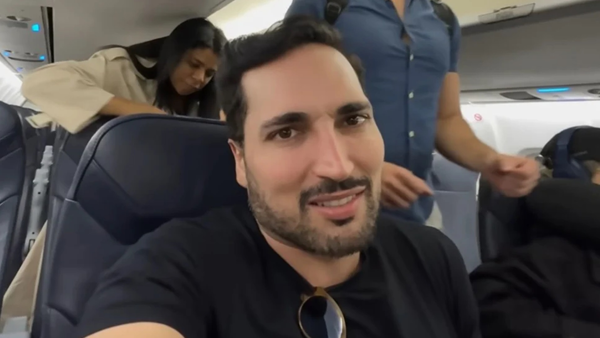 Youtuber se revolta após ser dado como morto na queda de avião: “Tô vivo”