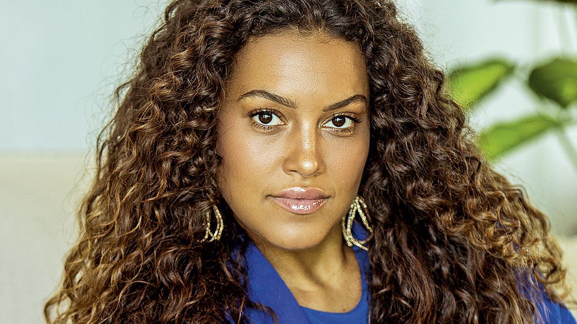 Aisha Moura, de Família é Tudo, revela o que carrega da Alemanha: ‘Sou misturada’