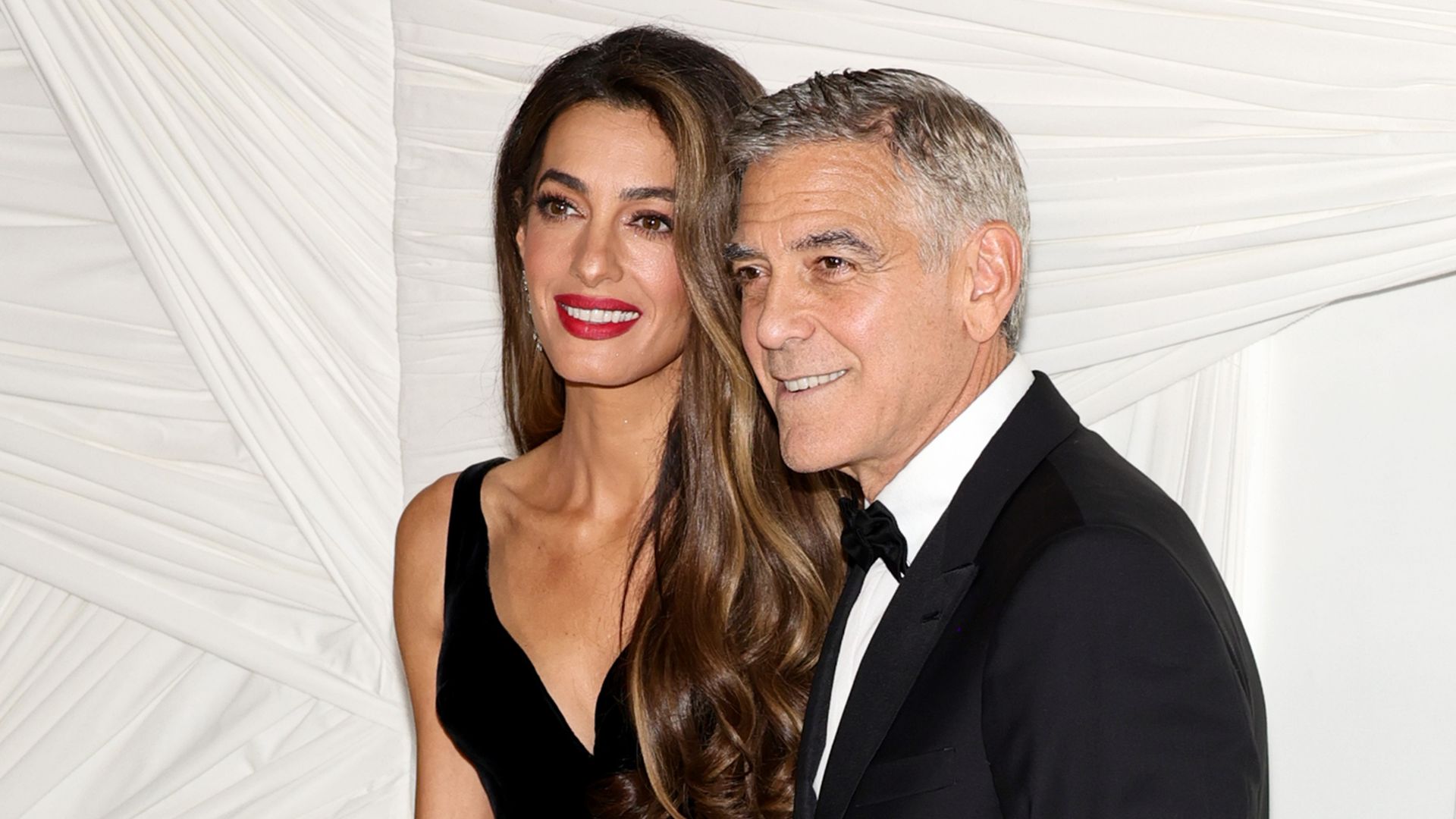 Apaixonado, George Clooney celebra 10 anos de casado: “Tenho muito orgulho”