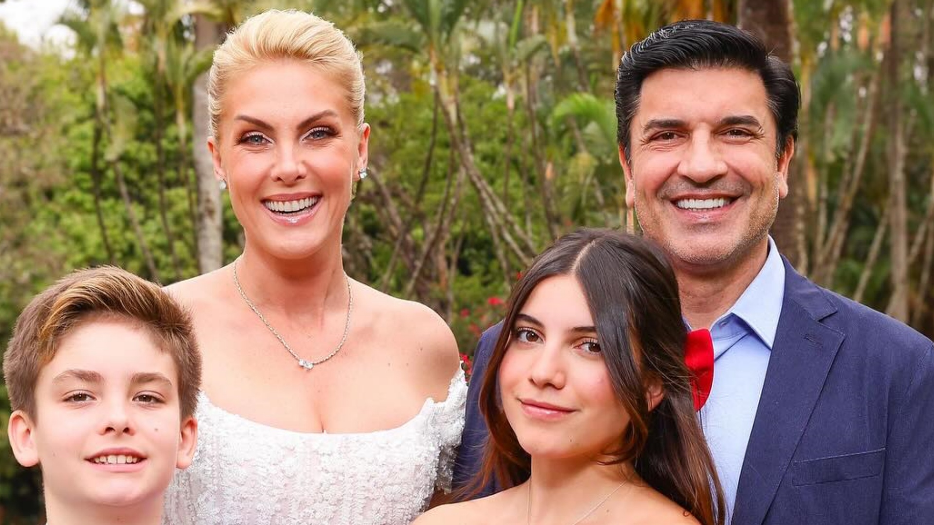 Ana Hickmann posa com o filho e enteada no noivado com Edu Guedes: “Nova fase”