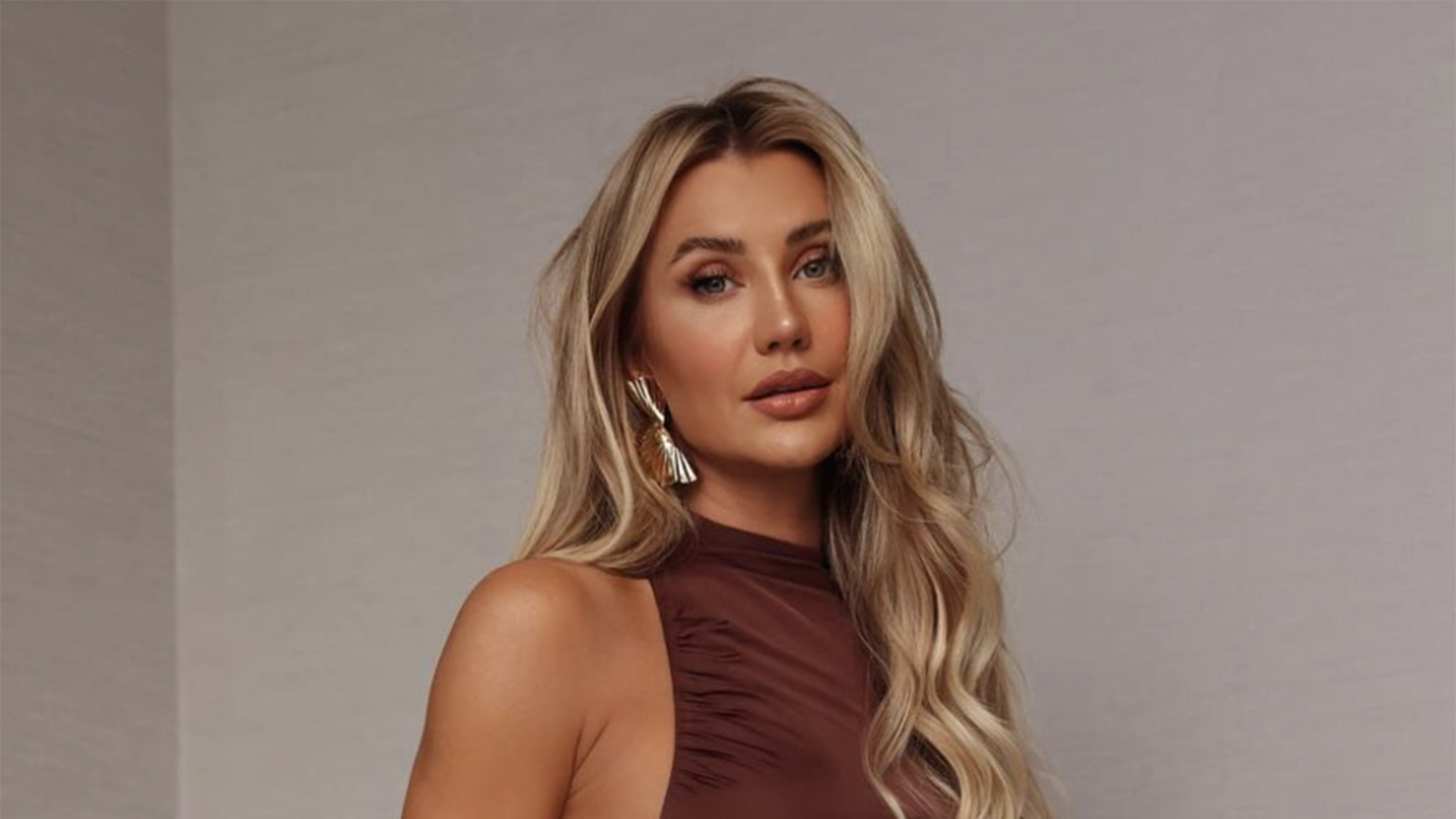 Saiba o preço do vestido que Ana Paula Siebert usou no aniversário da enteada