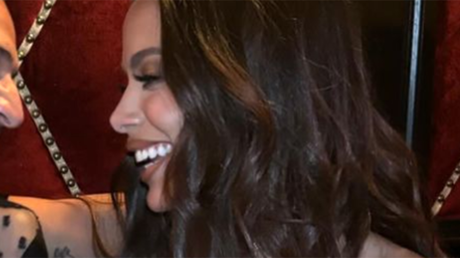 Anitta exibe foto com seu novo namorado após assumir o romance em Paris