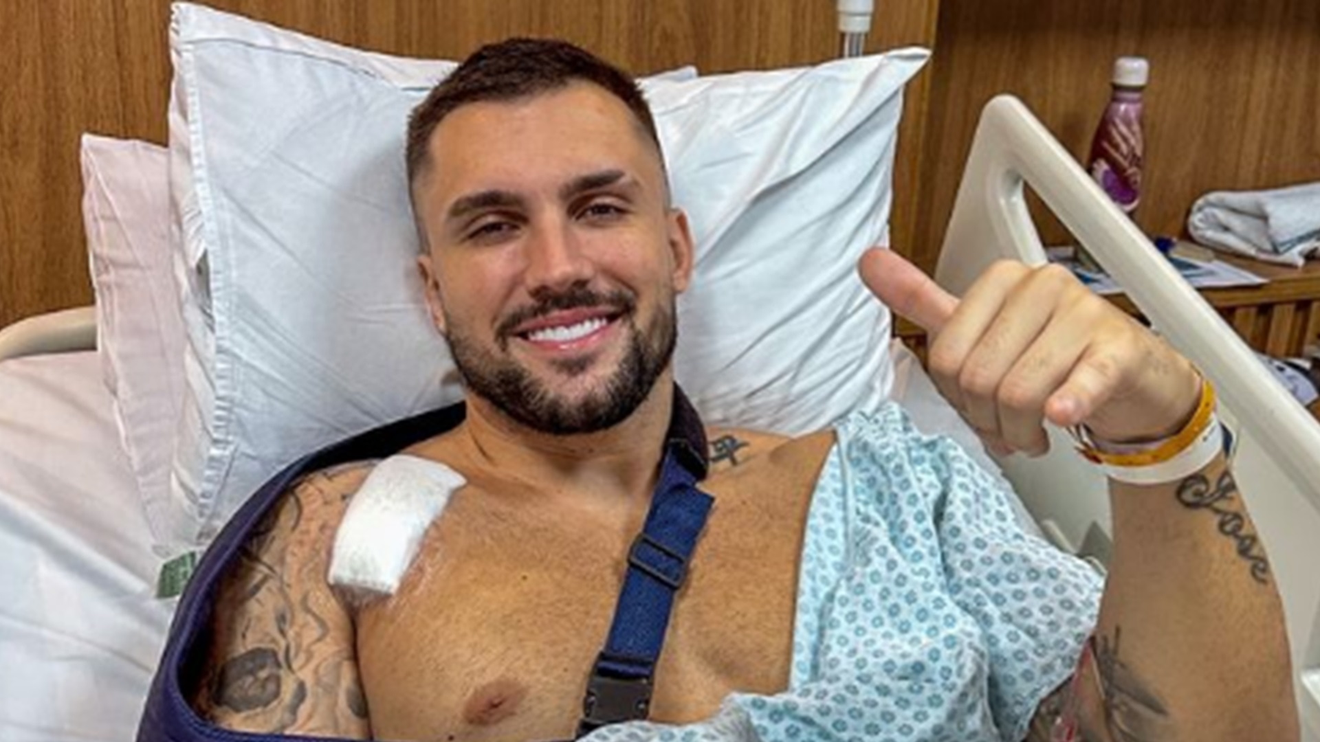 Ex-BBB Arthur Picoli passa por cirurgia: “Alguns parafusos a mais”