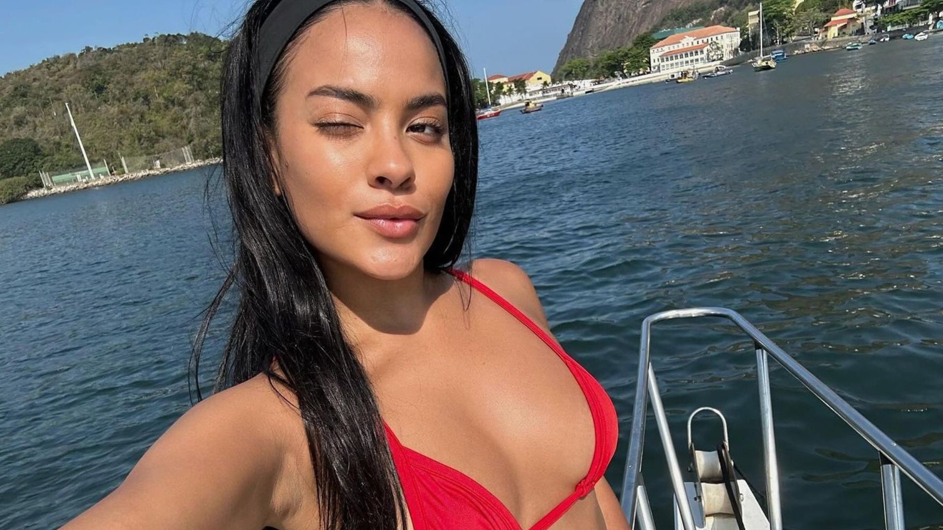 Bella Campos curte passeio de barco e recebe elogios: ‘Sereia’