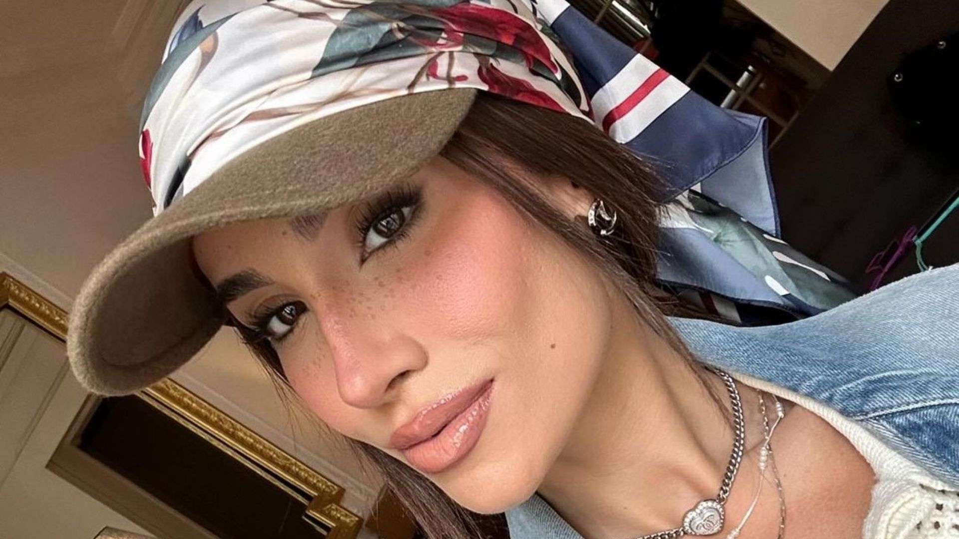 Bianca Andrade exibe look despojado durante viagem a Paris