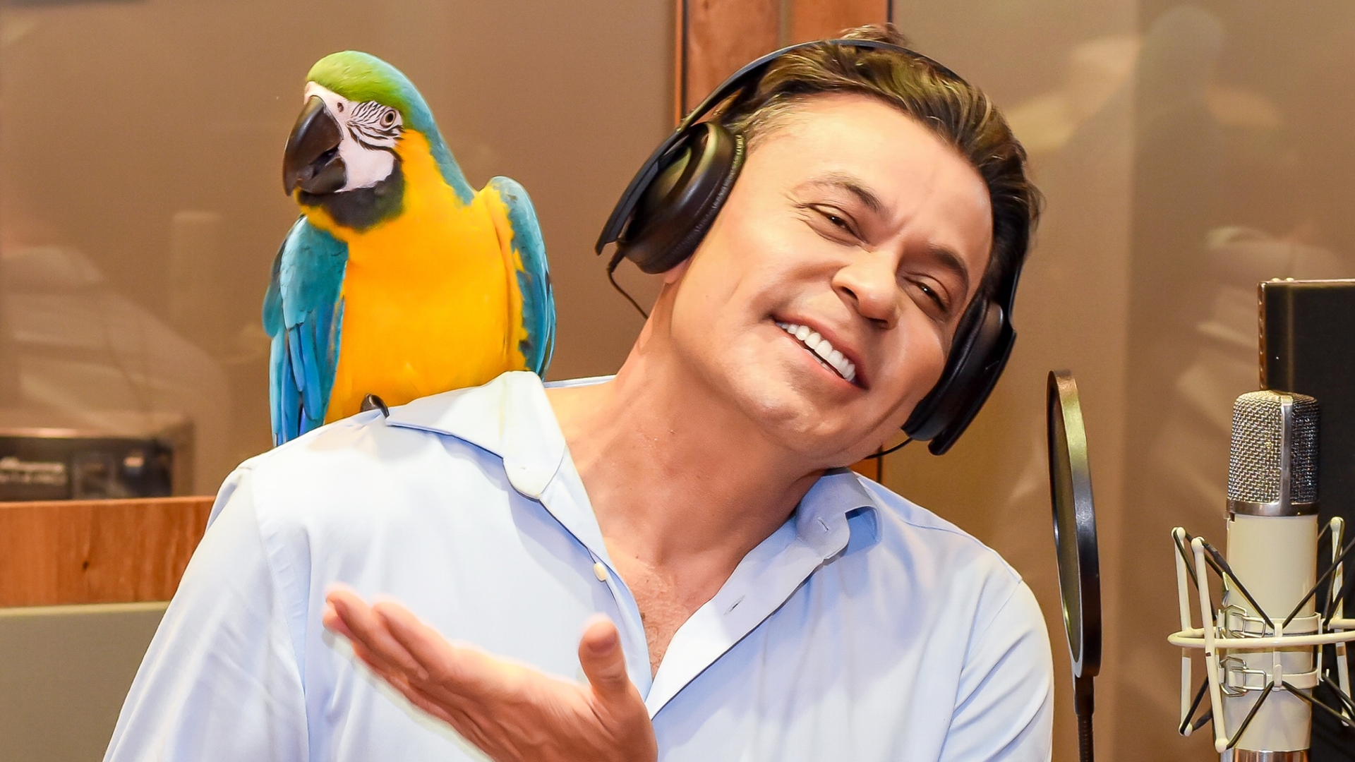 Frank Aguiar exalta liberdade em novo momento da carreira: ‘Conectado com a sabedoria divina’