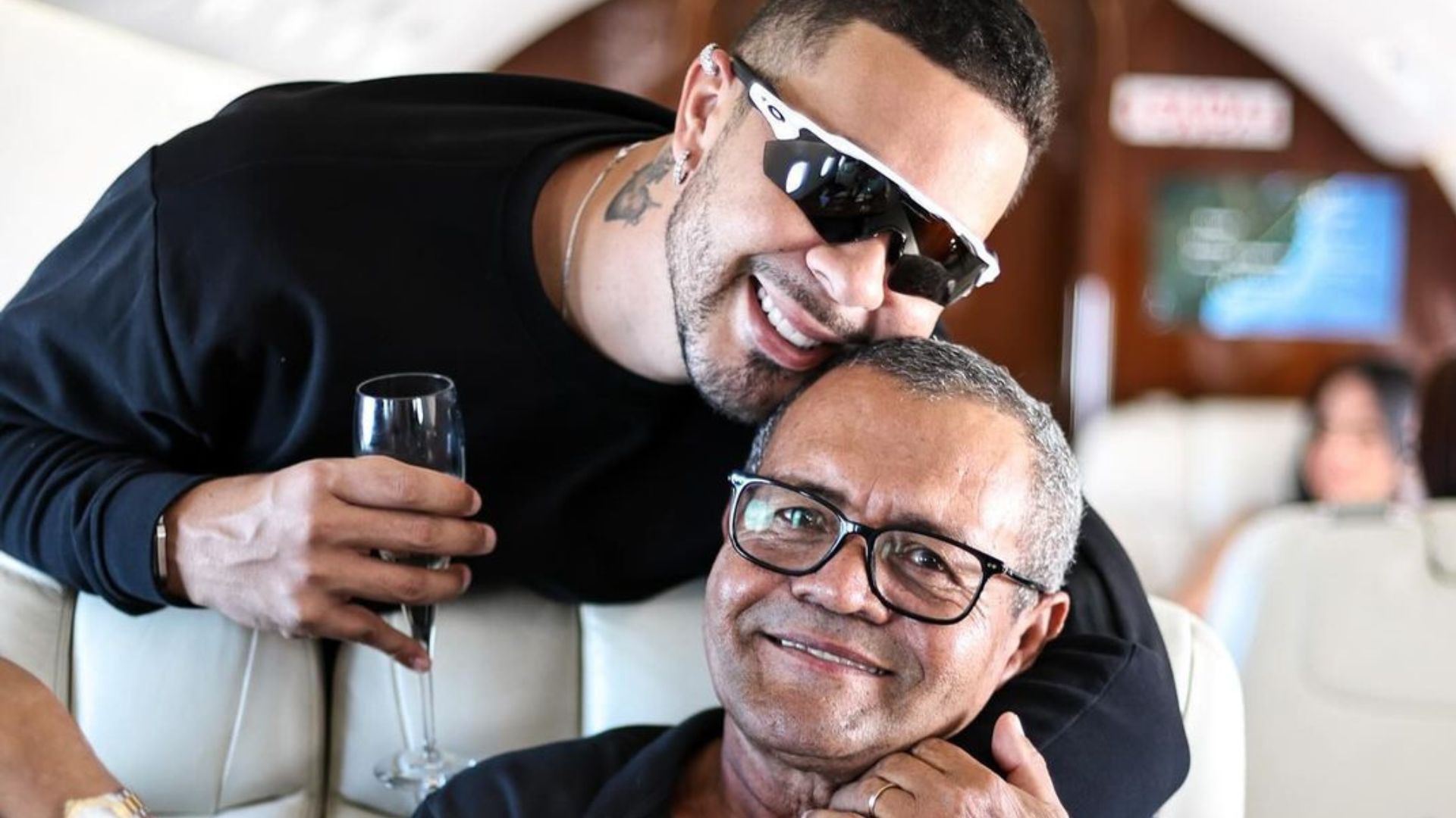 Carlinhos Maia conta que o pai já realizou primeira sessão de quimioterapia