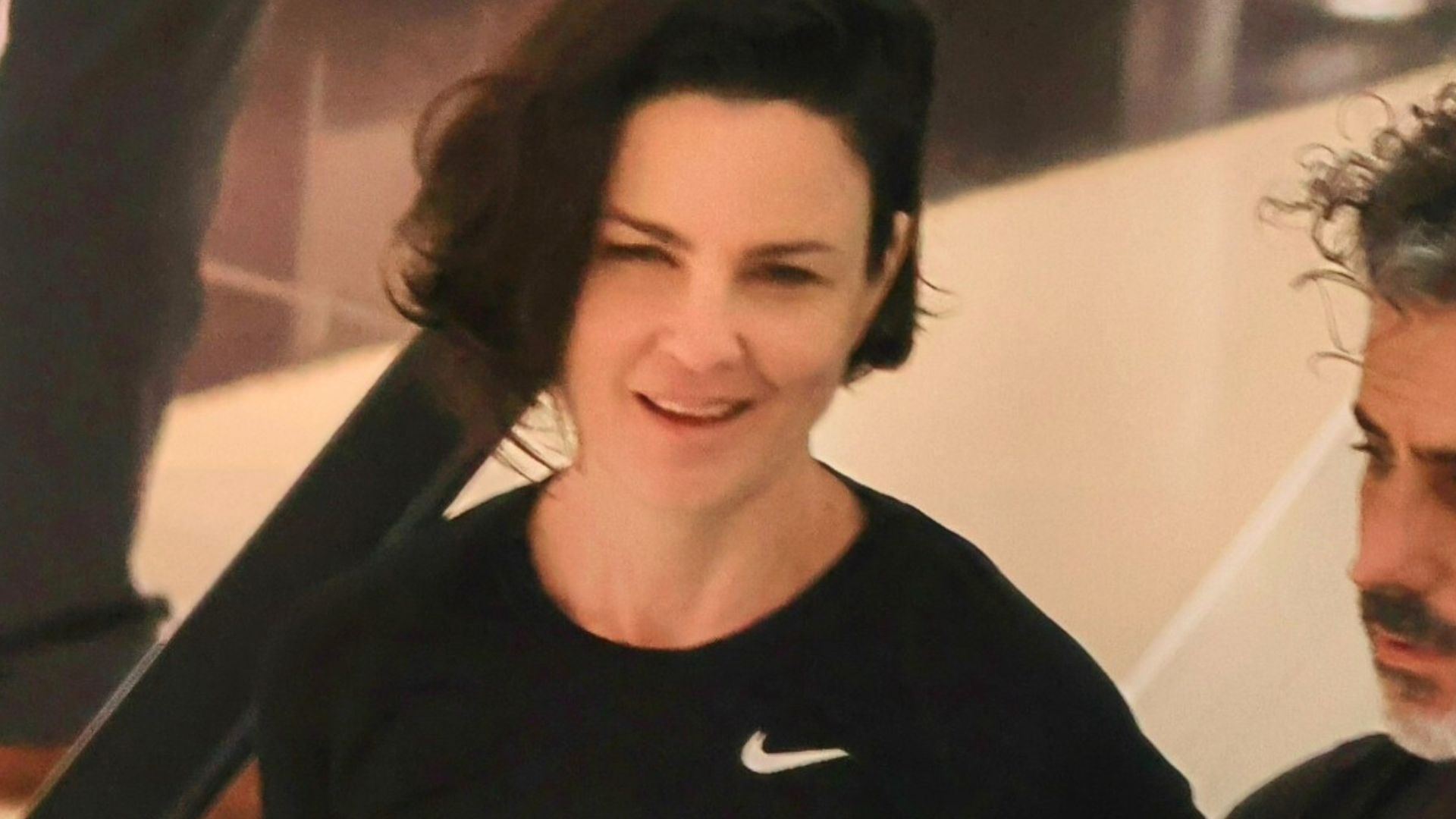 Carolina Kasting faz raríssima aparição em público com o marido; saiba quem é!