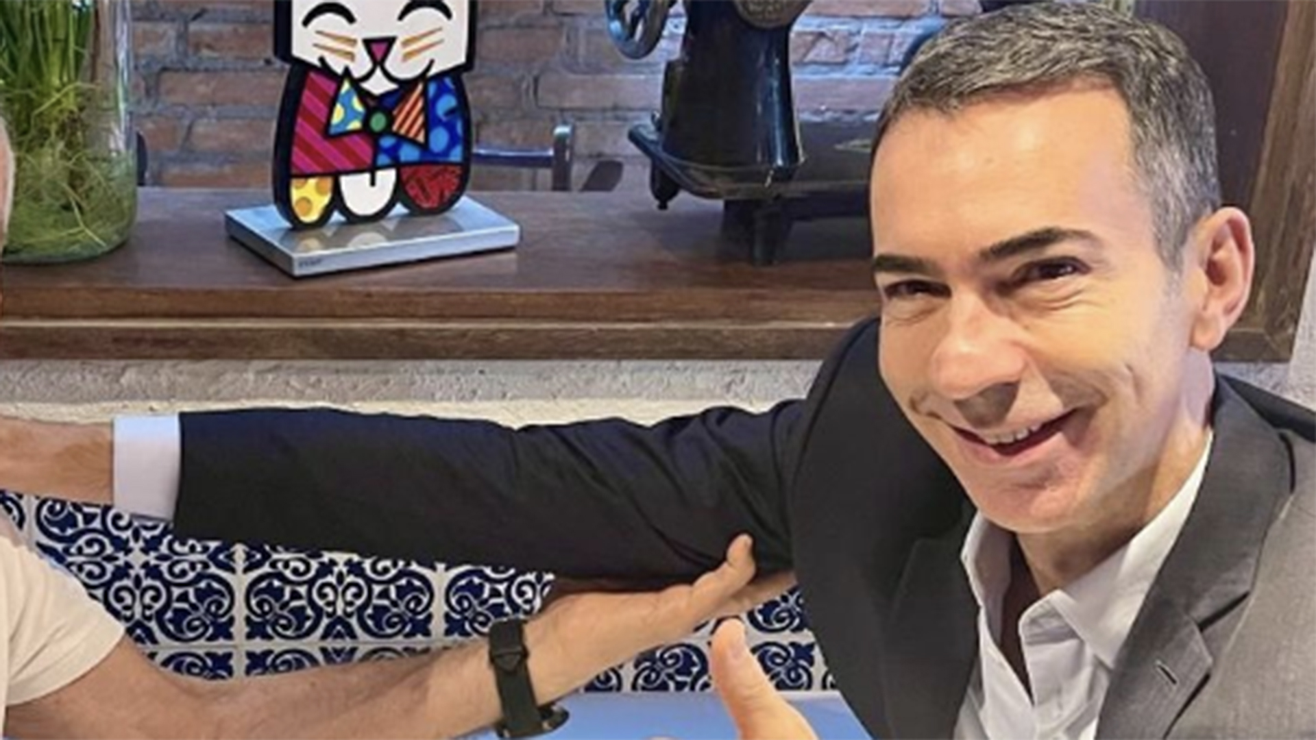 César Tralli surge com o pai e a semelhança impressiona: ‘Iguais’