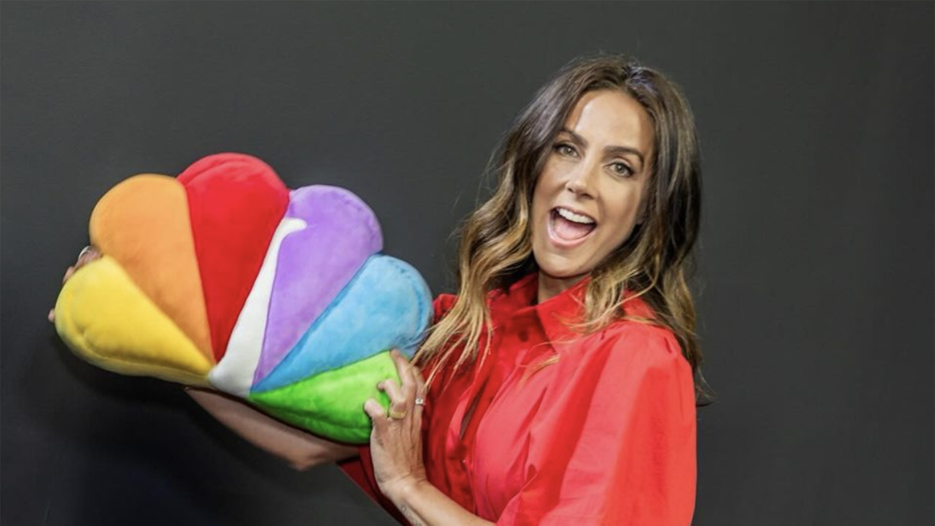 Carol Barcellos assina com outra emissora após pedir demissão da Globo