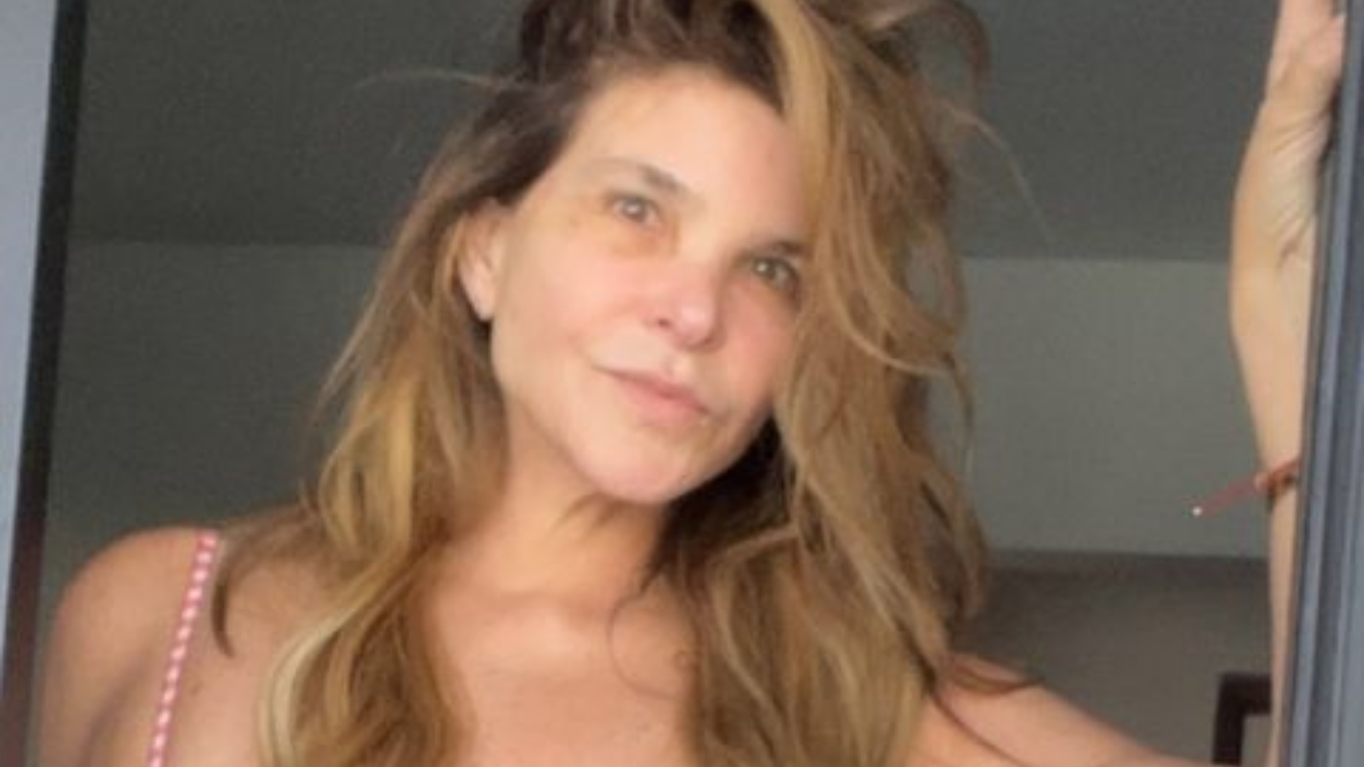 Cristiana Oliveira exibe corpaço ao renovar o bronzeado