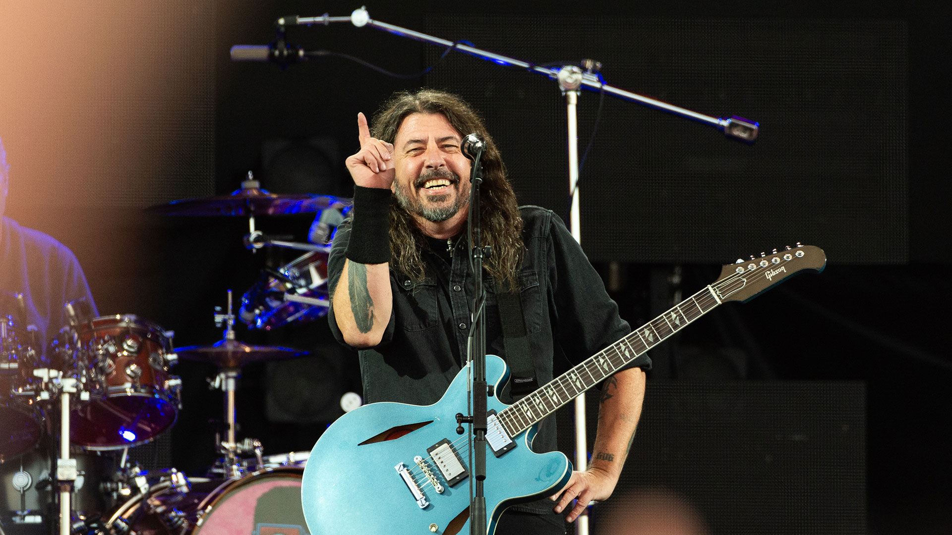 Dave Grohl, do Foo Fighters, revela filha fora do casamento