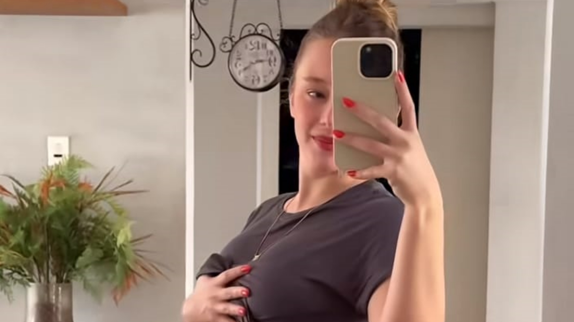 Duda Reis impressiona ao exibir a barriga de grávida: “Olhem o tamanho”