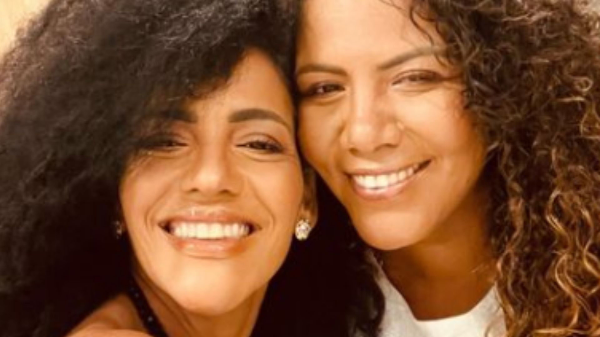 Irmã de Mani Rego alfineta o ex-BBB Davi: ‘O Alecrim’