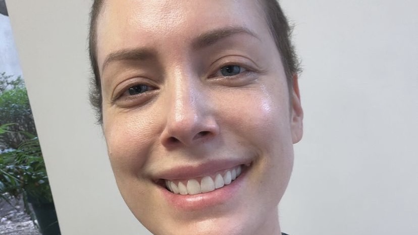 Fabiana Justus aparece chorando e atualiza sobre estado de saúde