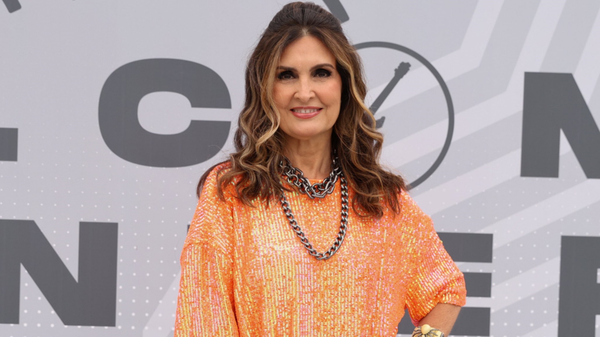 Fátima Bernardes surge com look estiloso para o Rock in Rio